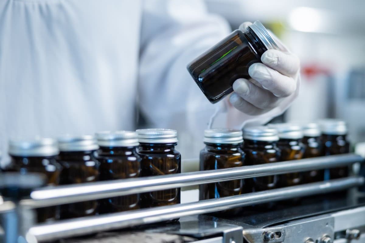 Dosen & Gläser Abfüllung | Goerlich Pharma